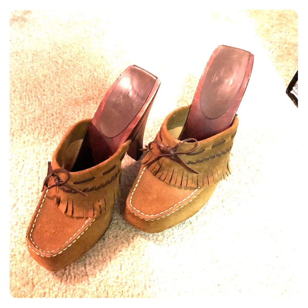 Foxy Frye clogs